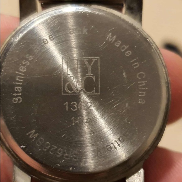 🦋10/$20🦋 Ny&C Silver/Goldtone Stainless Steel Women's Watch - Picture 4 of 4